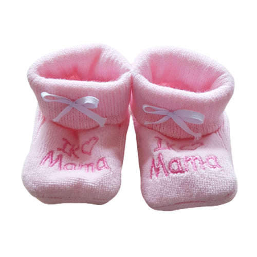 Schattige blauwe babyslofjes met de tekst 'Ik hou van mama', gemaakt van 100% acryl, perfect voor pasgeborenen en jonge baby's.