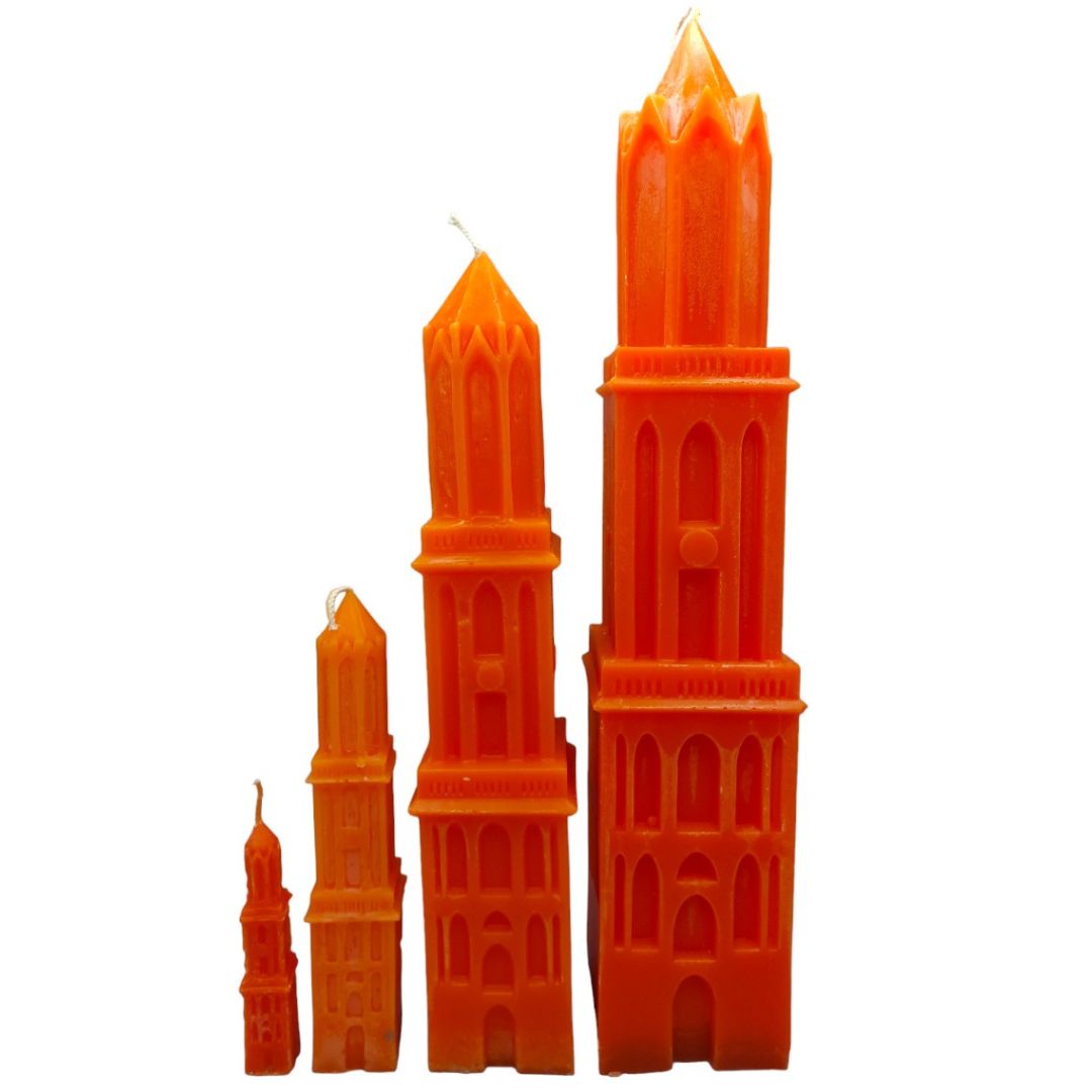Oranje domkaars in alle beschikbare maten: 10 cm, 20 cm, 35 cm, 45 cm
